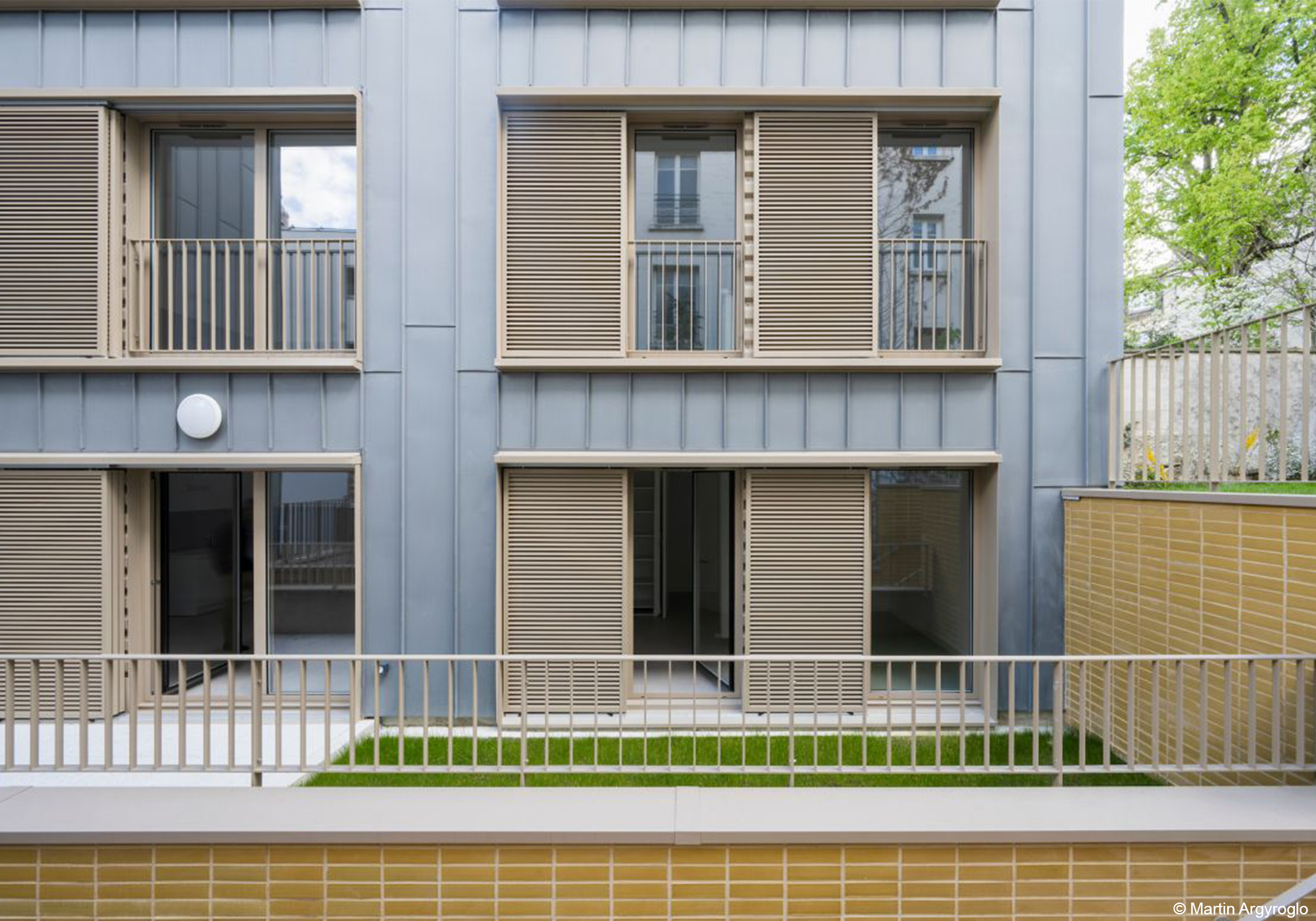 Immeuble de logements sociaux en structure poteaux poutres en bois lamellé collé