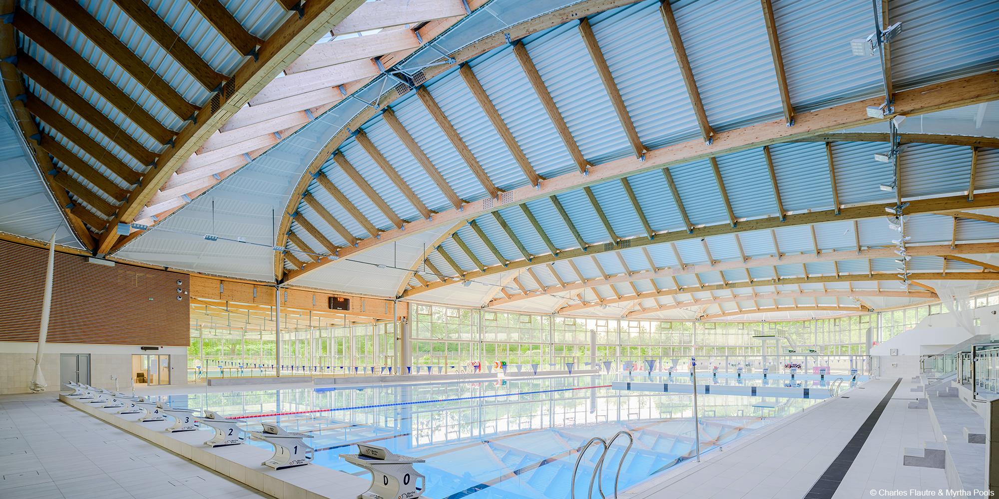 Piscine charpente bois lamellé collé